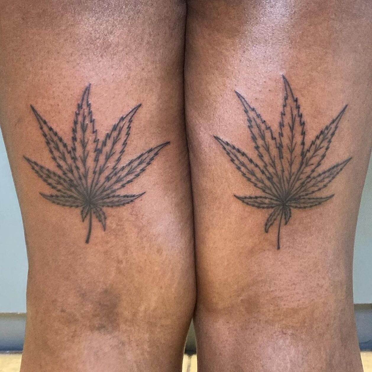 Cute matching weed leaves tattoo by @_k.ink.y_ 
.

Dark Atelier Tattoo
🏰1115 Front St. in Old Sac
☎️(916)573-3225
Walk ins welcomed ✔️
.
.
.
.
.
.
.
.
.
.
.
#california #sacramento #sacramentotattooshop #sacramentotattoos #tattooart #sactown #sacram