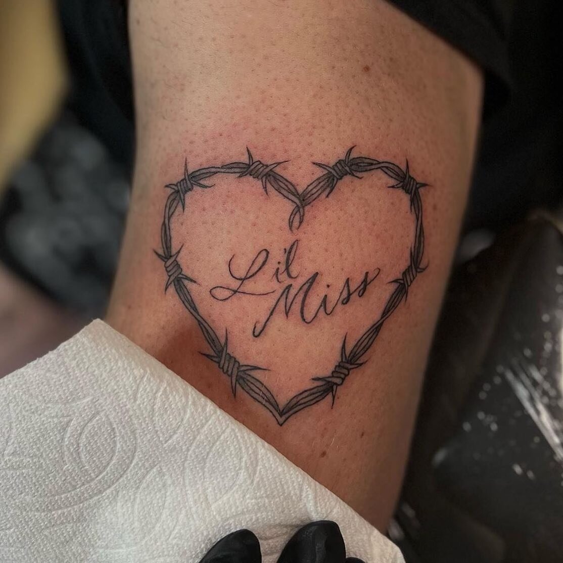 Cute one by @ashleybucquoy 
Contact her to get in her books! 

Dark Atelier Tattoo
Walk ins welcomed
🏰1115 Front St. in Old Sac
☎️(916)573-3225
.
.
.
.
.
.
.
.
.
.
.
#california #sacramento #sacramentotattooshop #sacramentotattoos #femaletattooer #t