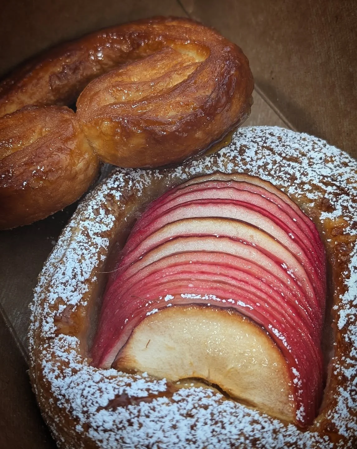 If I were an Akane apple, this is what I would want my life purpose to be. We love having a bakery bff! @noisettepk #pastry #bakingwithapples #delicous #locallysourced #localbakery