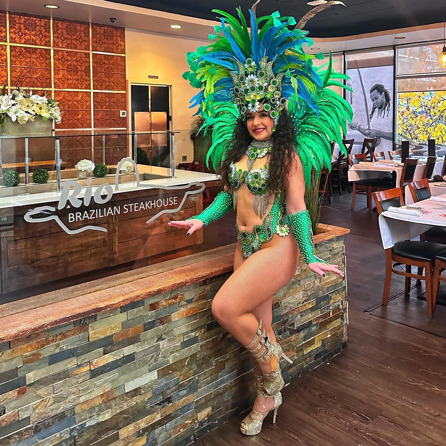 ✨TONIGHT first show of 2024 at @riosteakhousecanada 🇧🇷💃🏻 Join us for an authentic Brazilian experience 🤗 #happynewyear #sambashow #brazilianexperience #brasilvancouver #latinosenvancouver