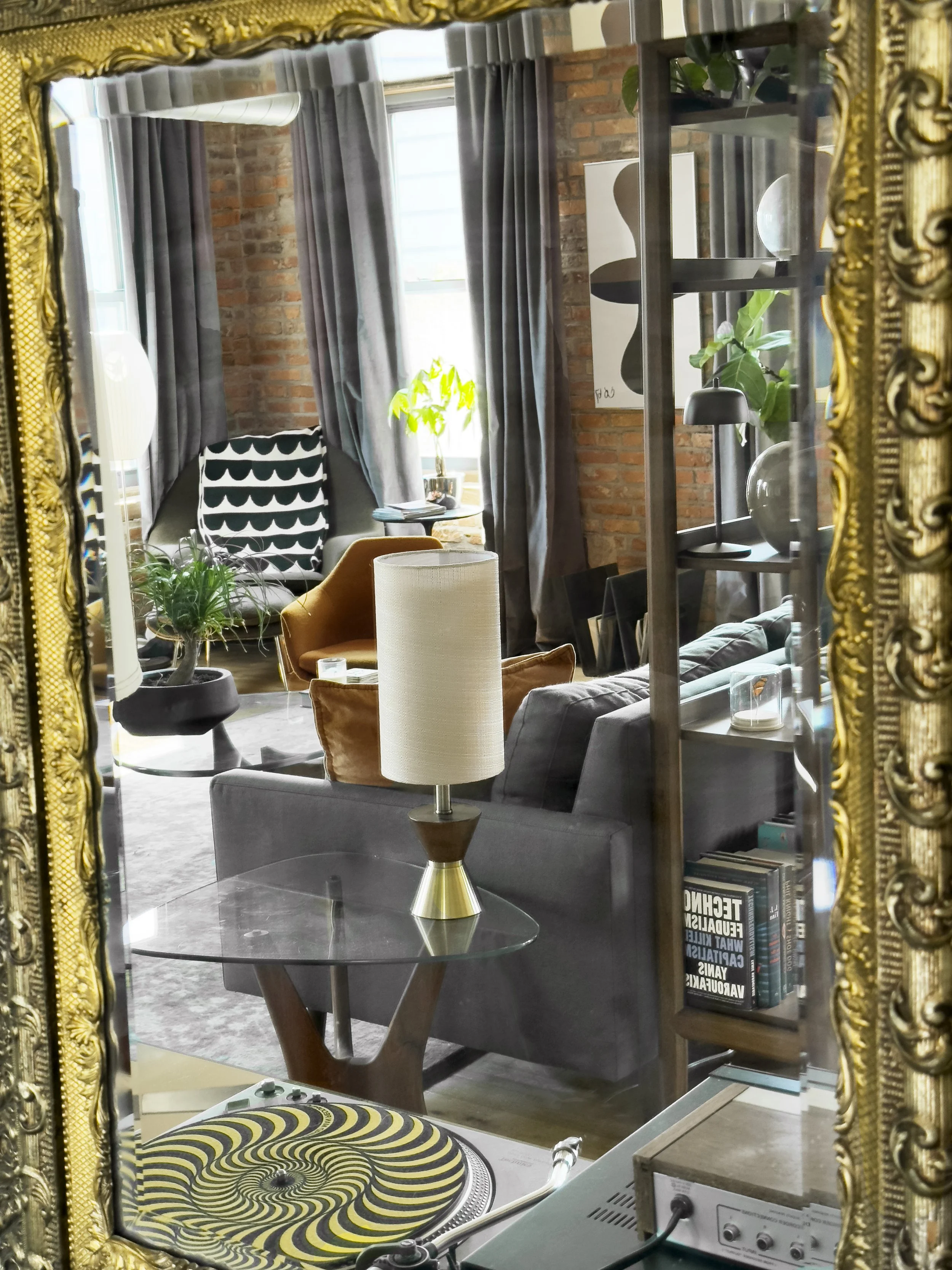 Modern Condo , No Era Desgin 24.jpg