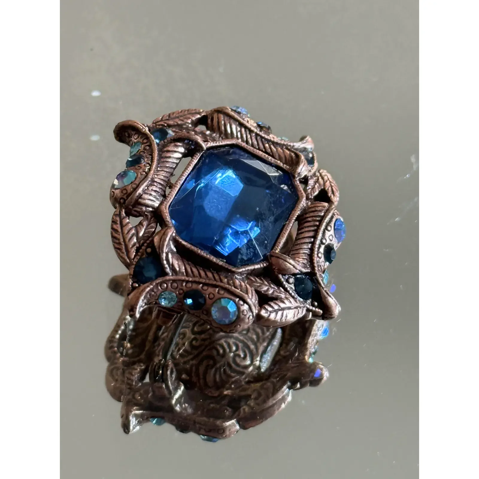1970s-hollywood-regency-brooch-with-tanzanite-rhinestones-6341.webp