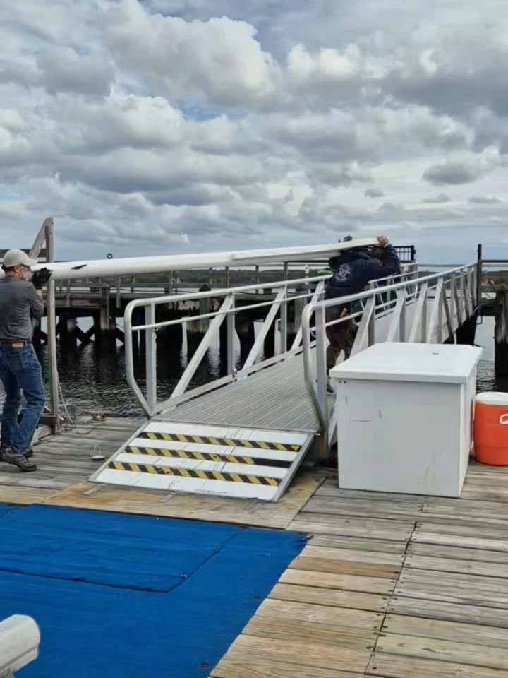 A huge shoutout and massive THANK YOU to our incredible CHRISTEEN volunteers who braved the chill and showed up at the WaterFront Center to help derig the historic oyster sloop for winter storage! 

Your hard work, teamwork, and positive vibes made a