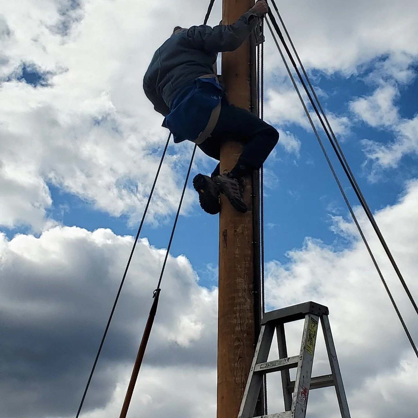 A heartfelt THANK YOU to our amazing volunteers who built the winter framing for the oyster dredge IDA MAY! With steady hands and warm hearts, you crafted sturdy wooden supports to help this historic vessel weather the season ahead.

Your dedication 