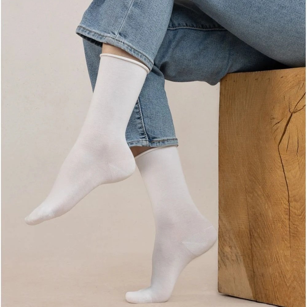 BF6594-cotton-roll-top-white-model.jpg