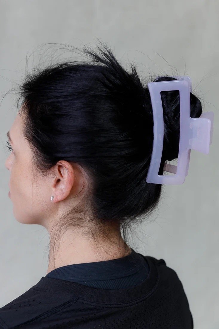 Limlim-Translucent-XL-Jaw-Clips-model Large.jpeg