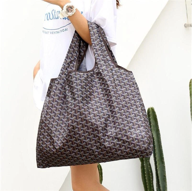 Limlim-Stylish-Shopping-Bag-Black-model.jpeg