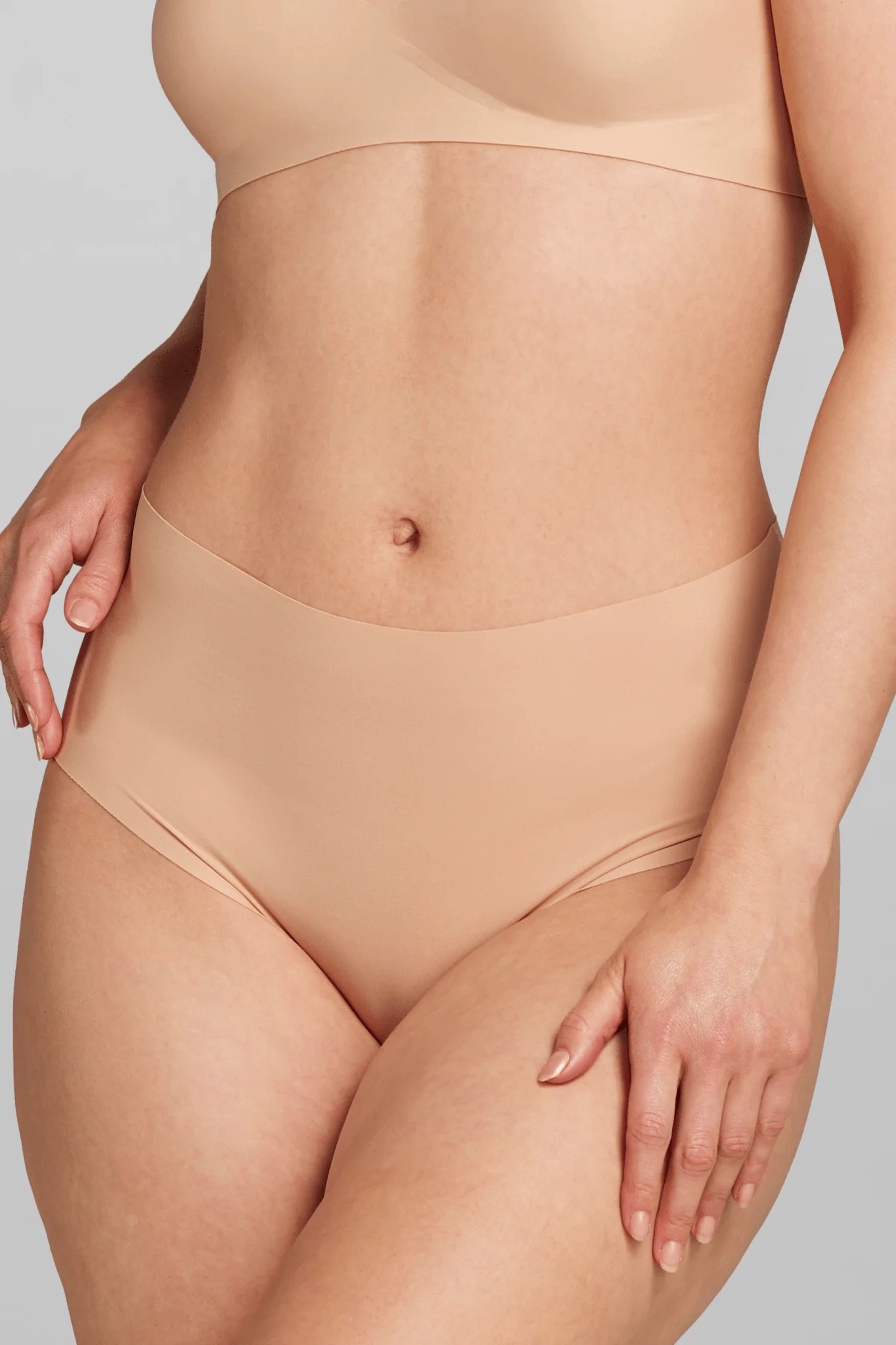 no-show-high-waist-brief-siella-694580.jpeg
