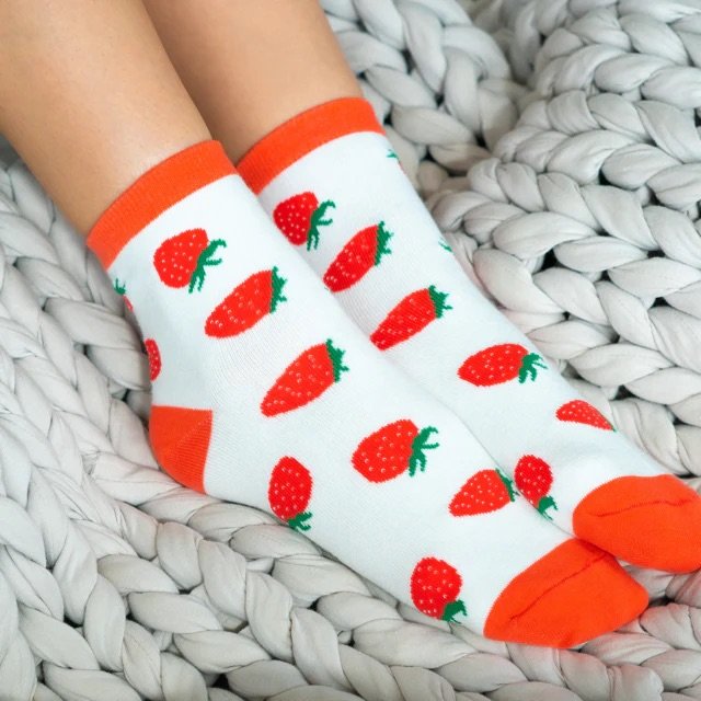 LuckyFeather-Berry-Best-Strawberry-model.jpeg