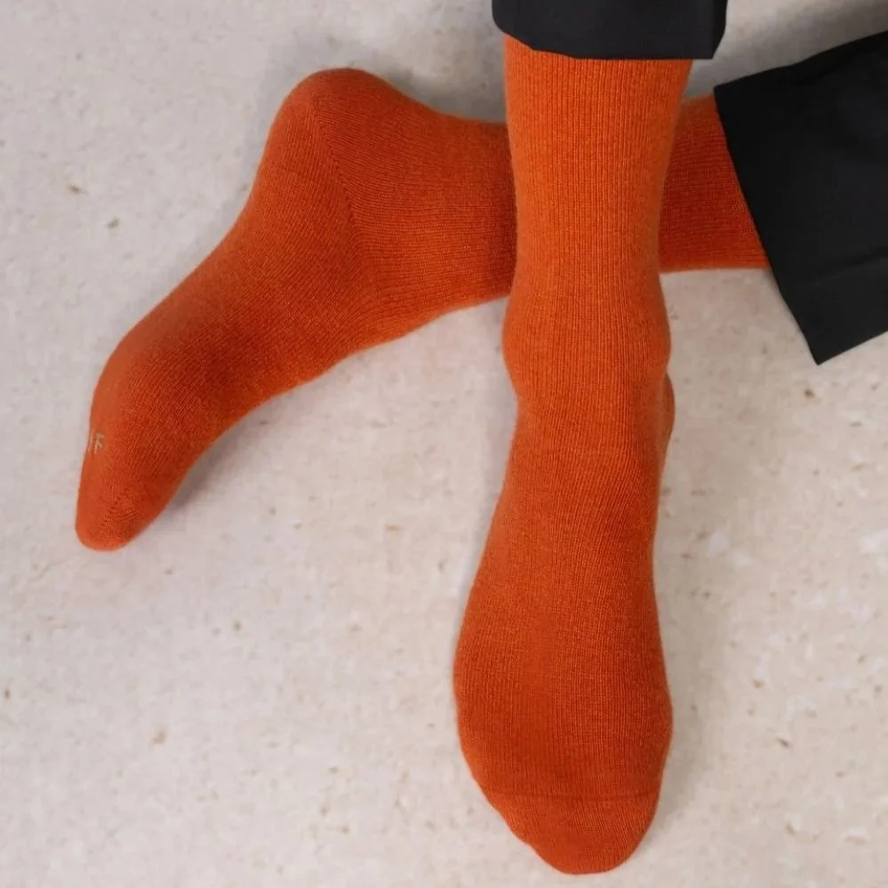 BF2171-wool-cashmere-crew-rouille-model.jpg