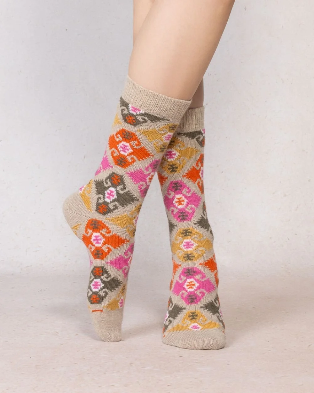 BF6624-cashmere-tapestry-cordage-model.jpg