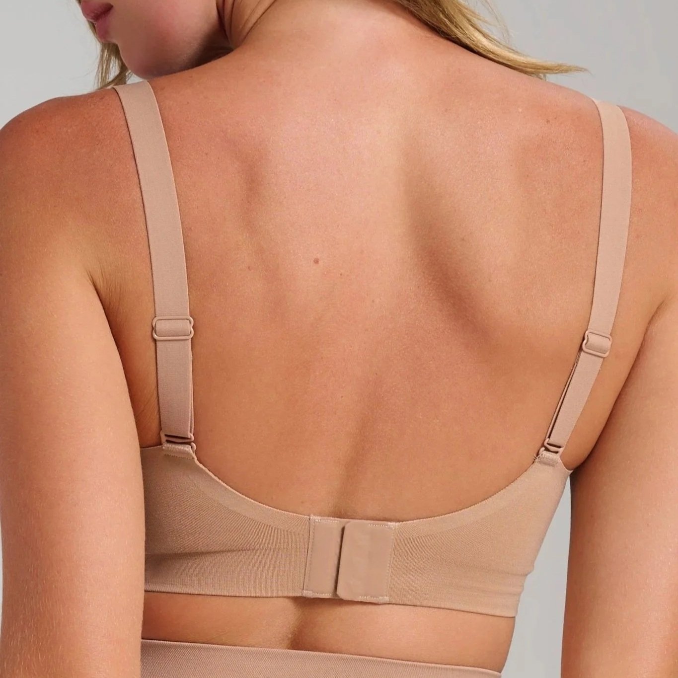 Siella-sculpt-v-neck-bra-siella-taupe-back.jpg