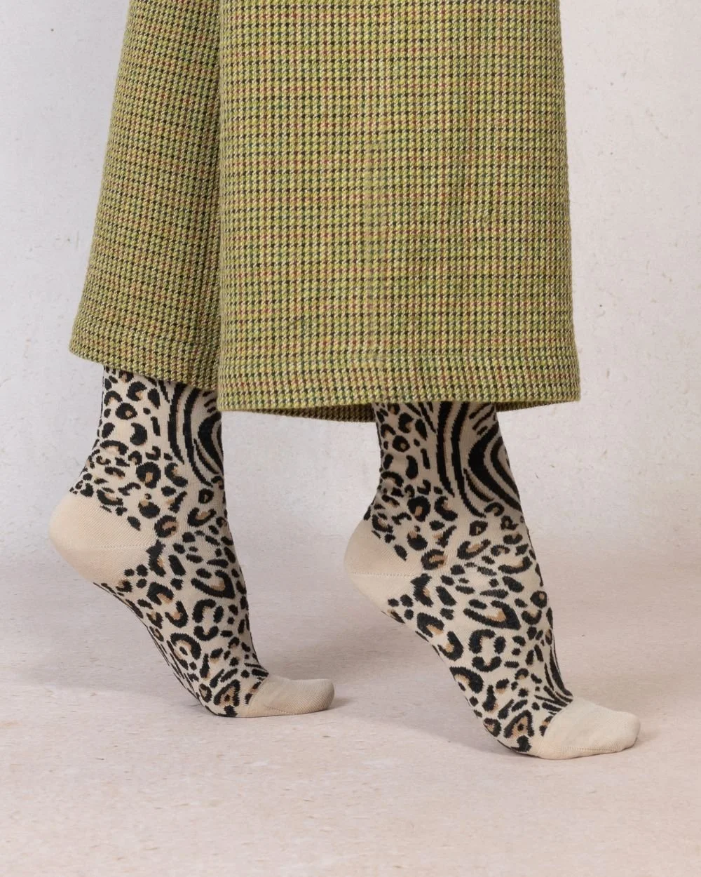 BF6562-animal-print-roll-top-parchemin-model.jpg
