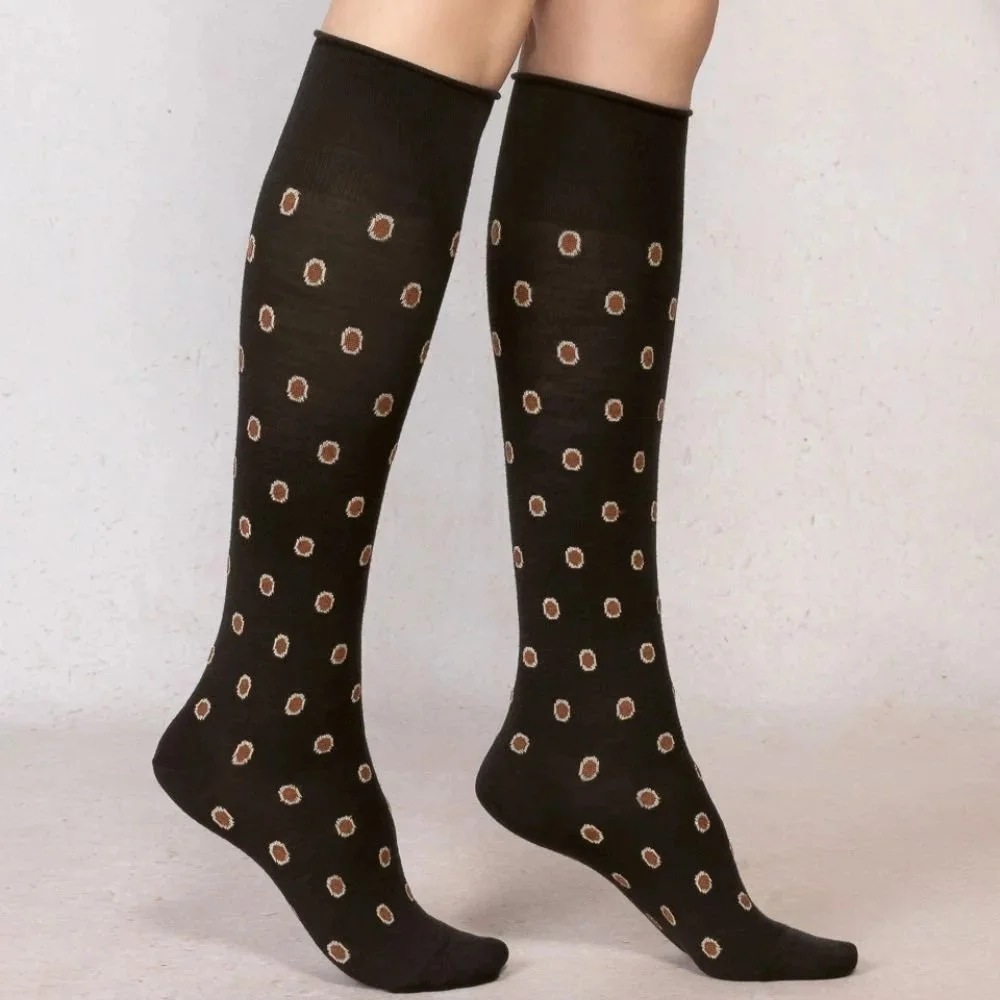 BF6485-wool-dots-knee-high-black-model.jpg