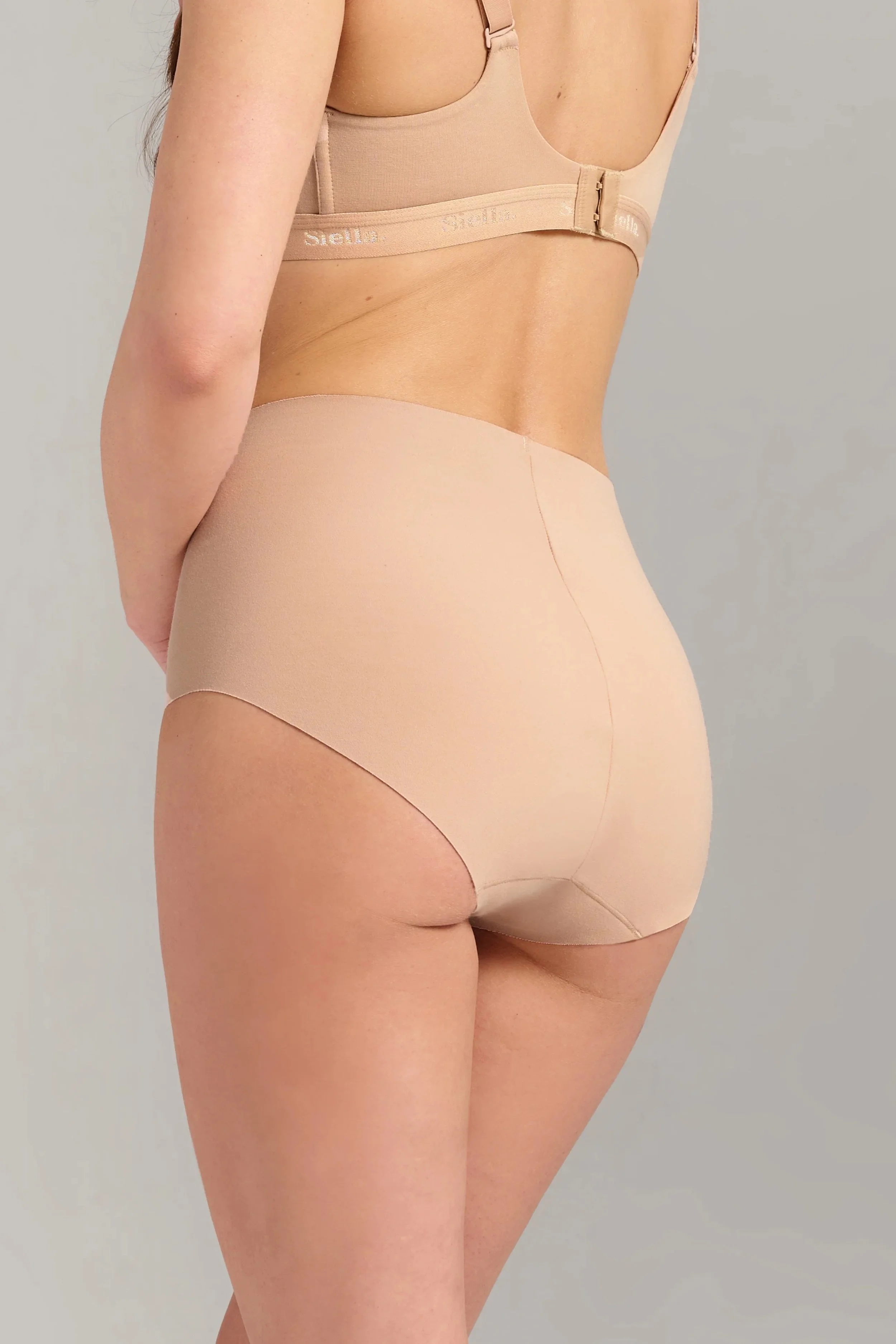 Siella-organic-cotton-no-show-high-waist-brief-beach-beige-back.jpeg