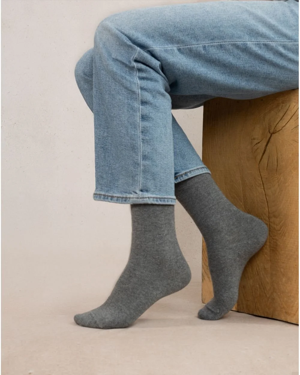 BF6095-Cashmere-Crew-Gris-Model.jpg