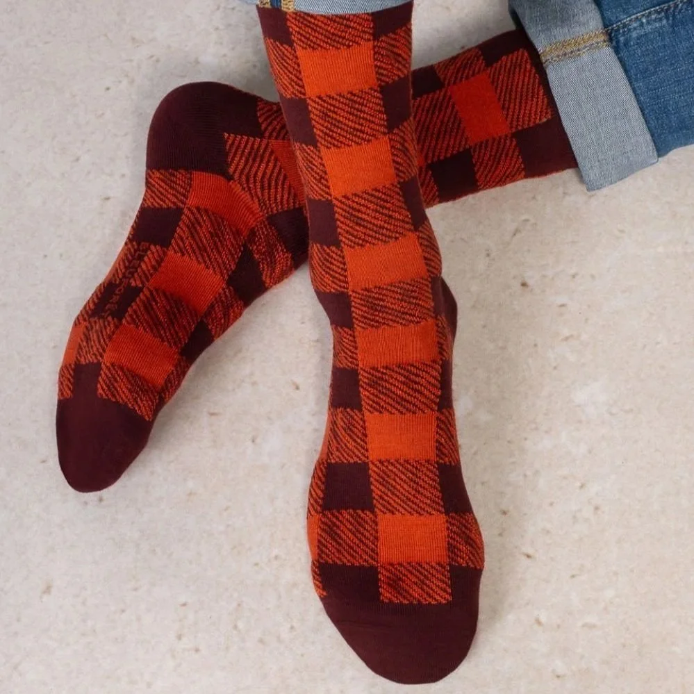 BF7097-merino-wool-check-pattern-chianti-model.jpg