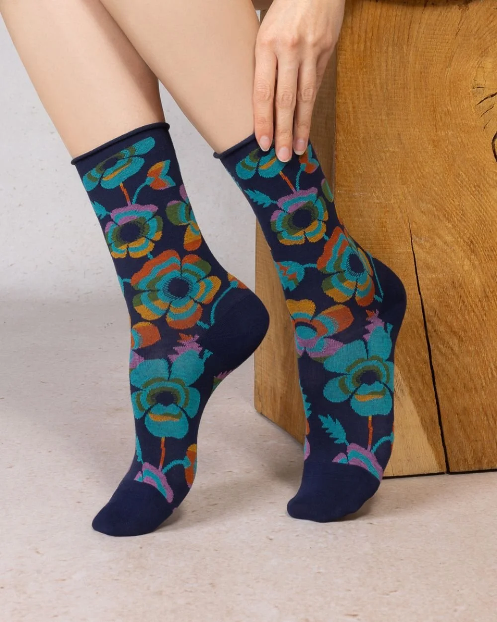 BF6627-velvety-flowers-roll-top-ink-model.jpg