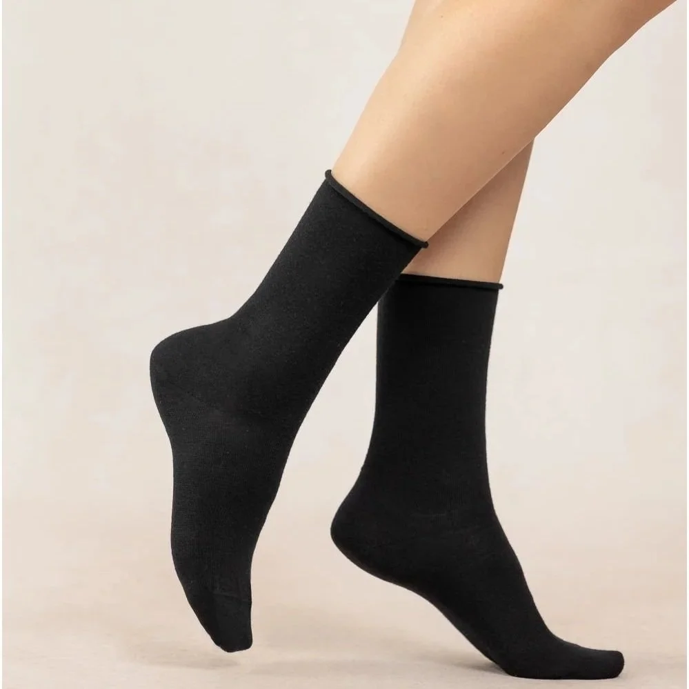BF6700-wool-roll-top-noir-model.jpg
