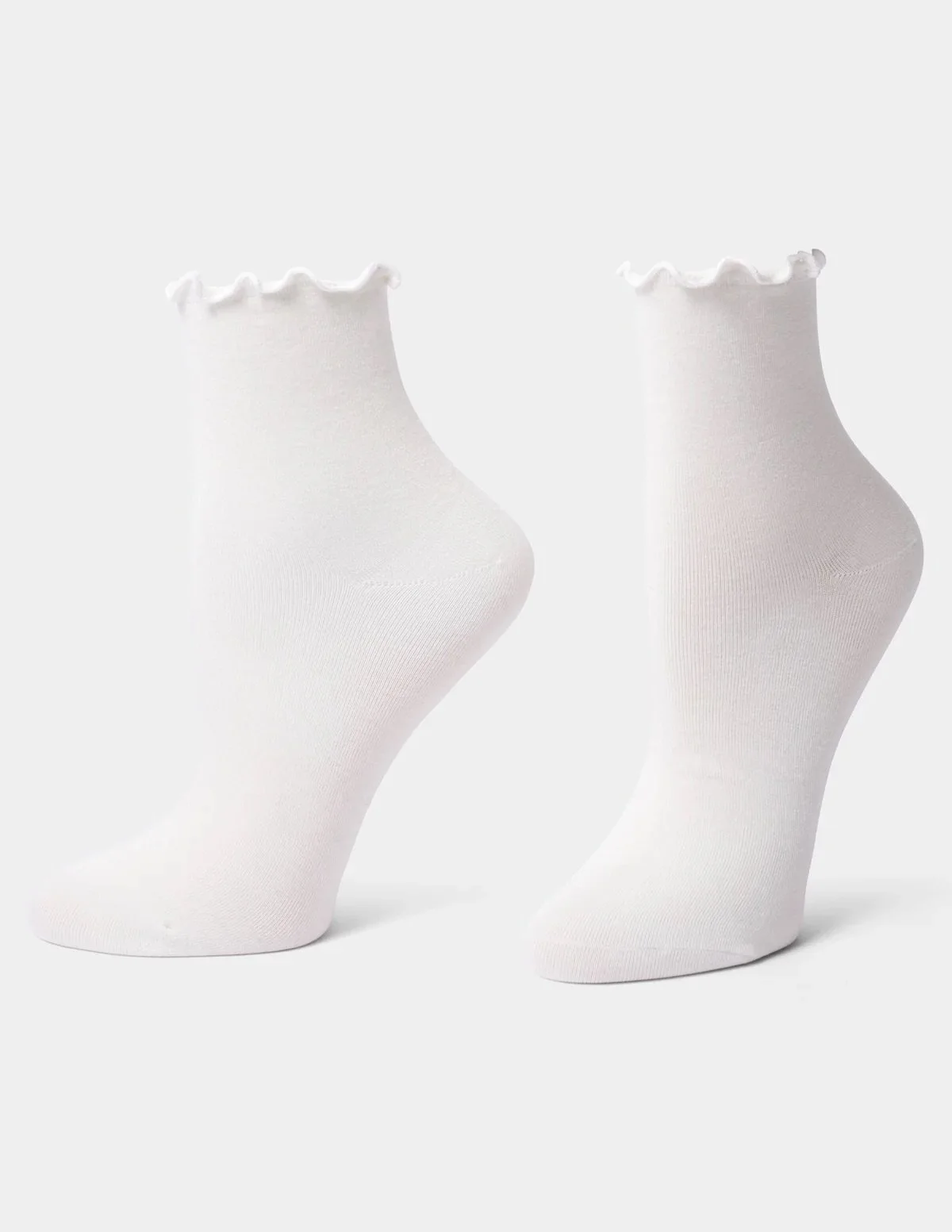 U25023-Ruffle-Edge-Ankle-Sock-Ivory-Model.jpeg
