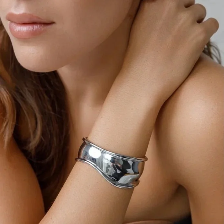 Limlim-Bold-Cuff-model.jpg