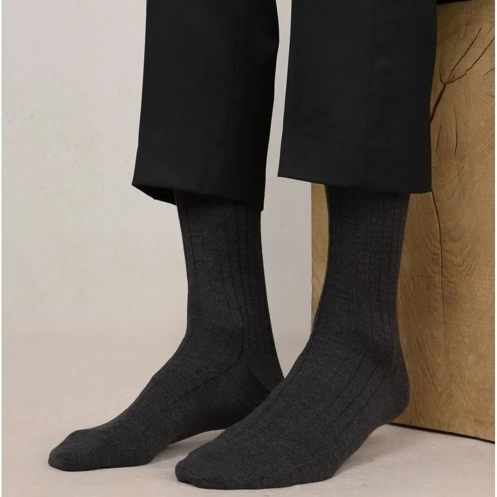 BF2156-Merino-Wool-Ribbed-Anthracite-Model.jpg