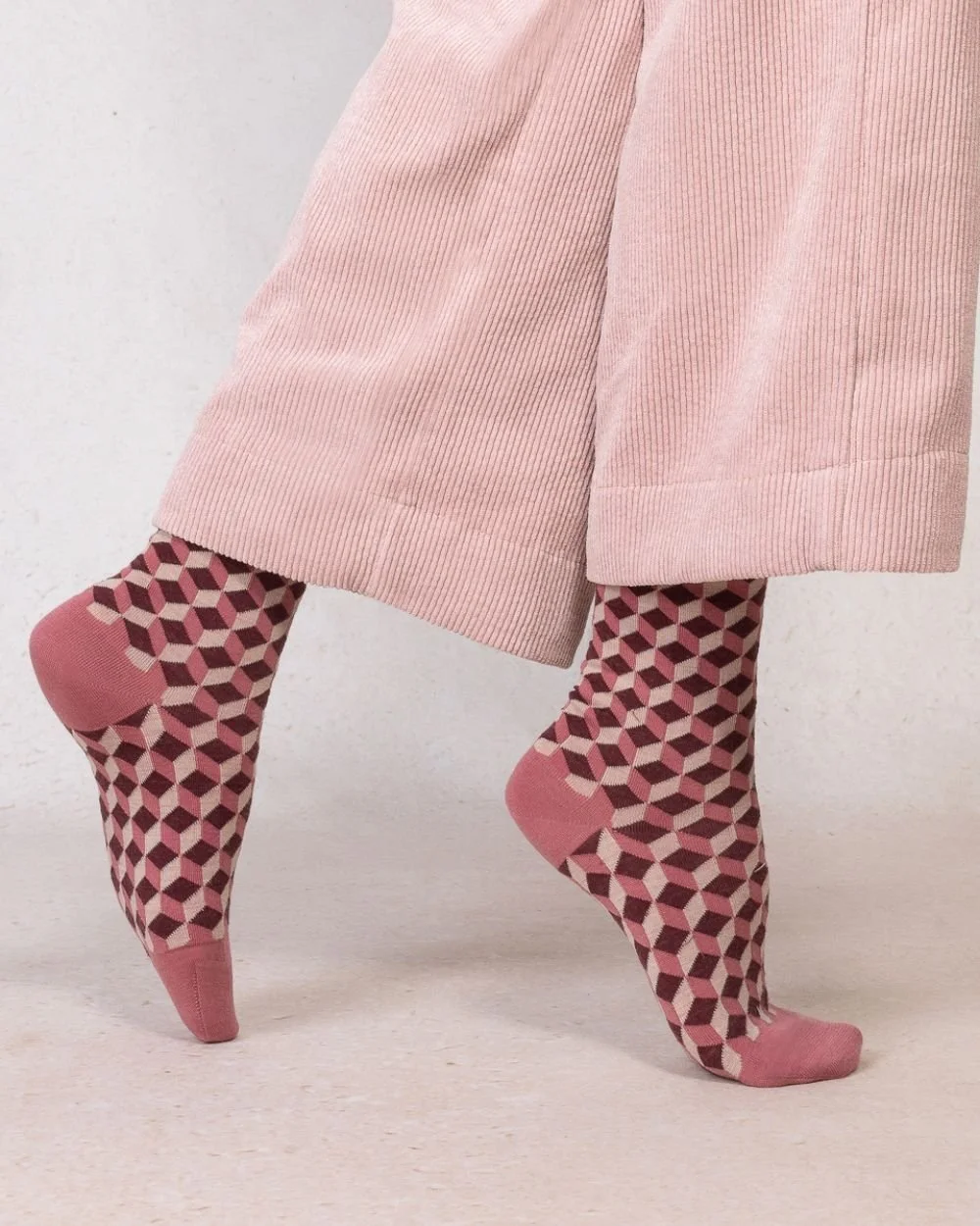 BF6623-geometric-roll-top-blush-chianti-model.jpg