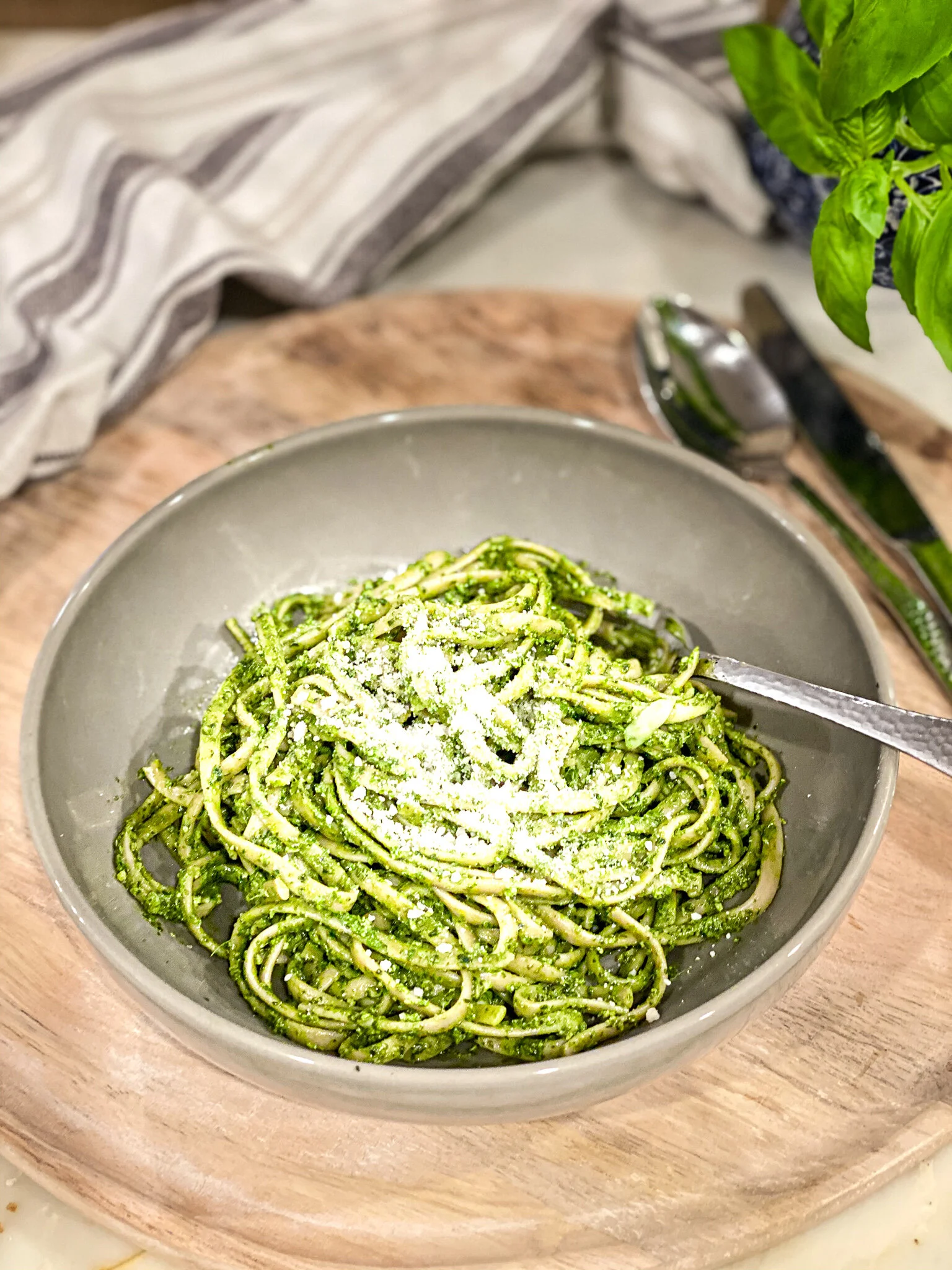 One Pot Spinach Walnut Pesto Pasta