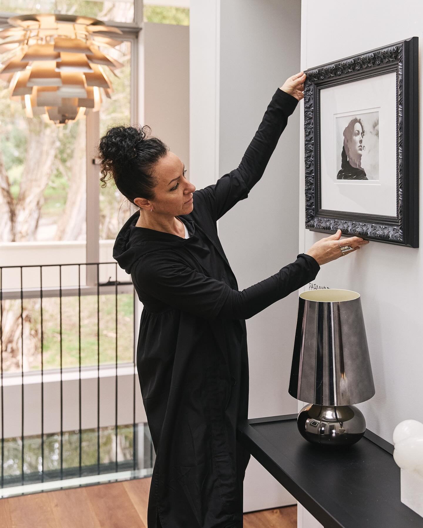 IN HOUSE CONSULTATION
.
With 30 years of experience in art consultation and framing, Ditty&rsquo;s knowledge will assure your artworks are taken care of and placed in the optimal position in your home.
Ditty will elevate your space through assisting 