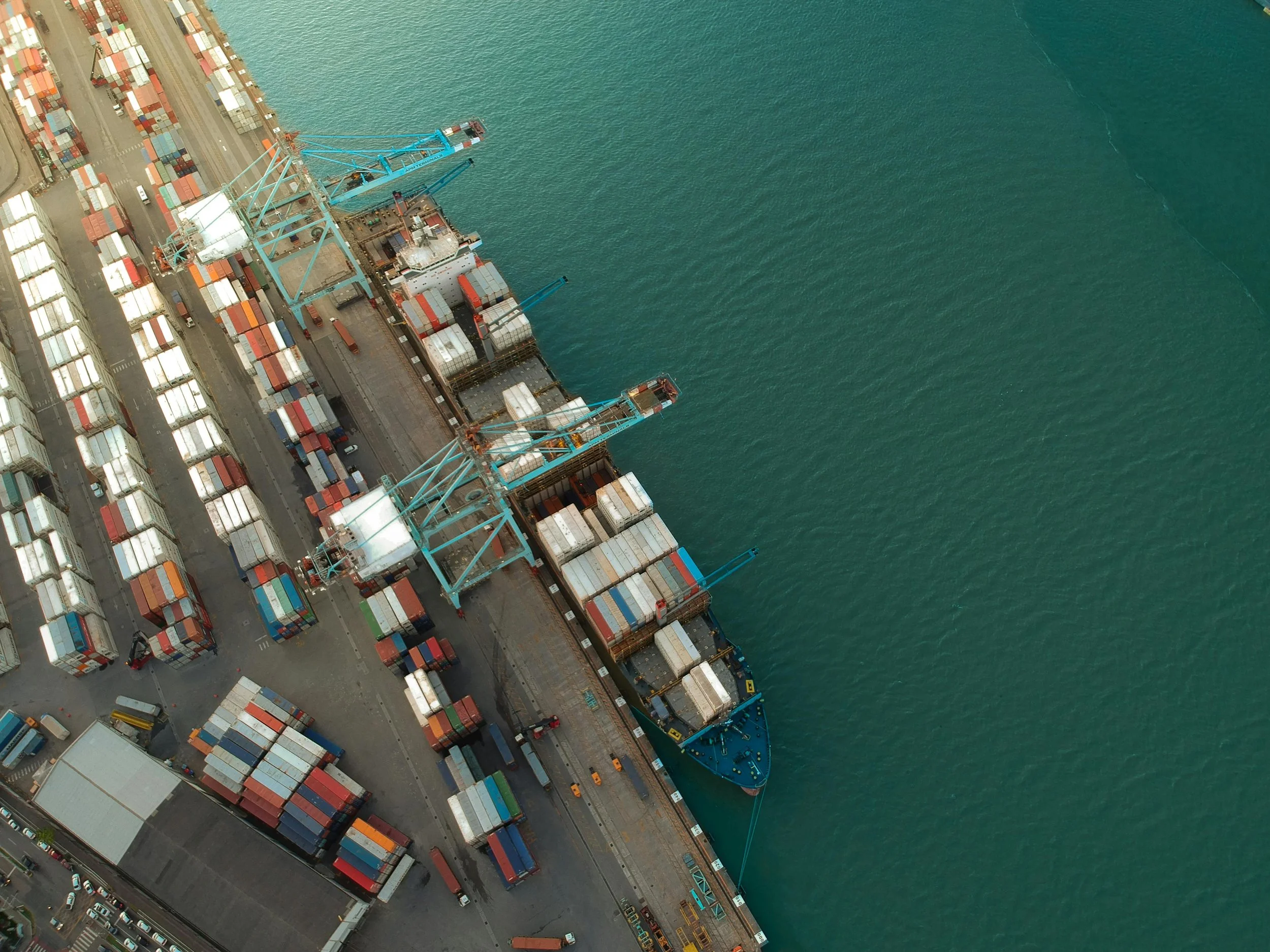 Choosing the Right Freight: When to Opt for Ocean Over Air Freight Services