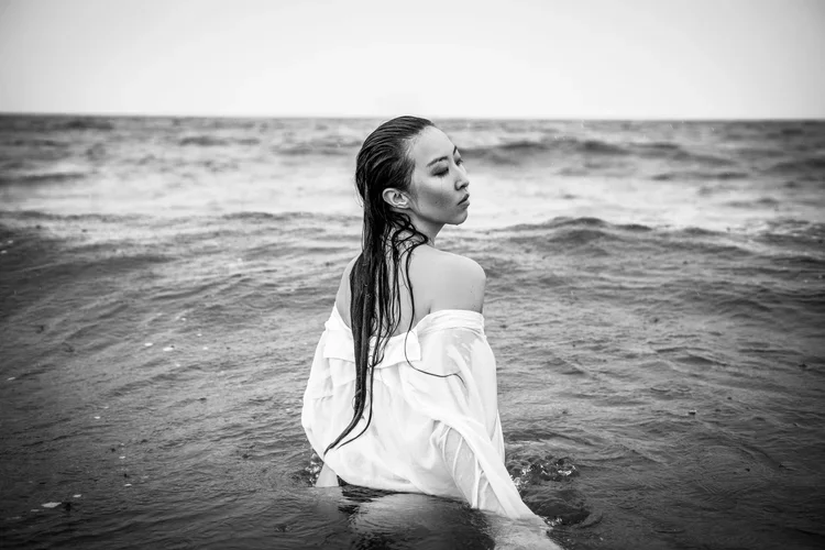 How I Approach Creative Direction Differently from Commercial Shoots