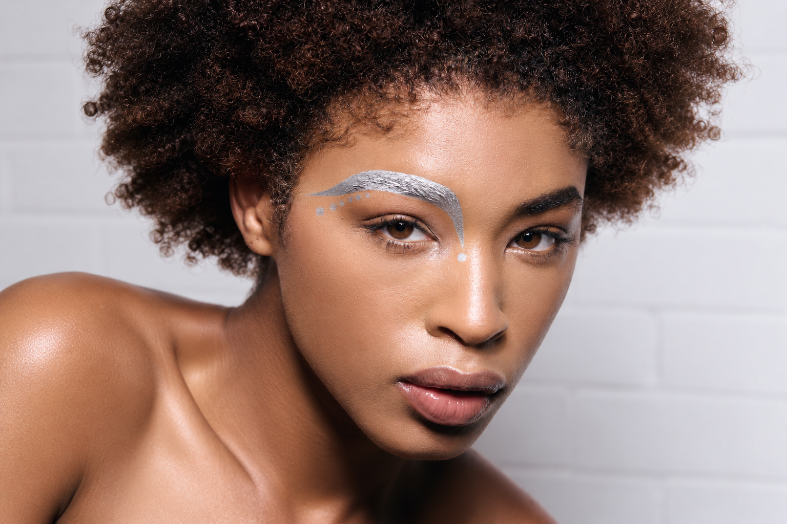 Studio vs Outdoor Lighting for Fashion Photography: Which Is Right for Your Shoot?