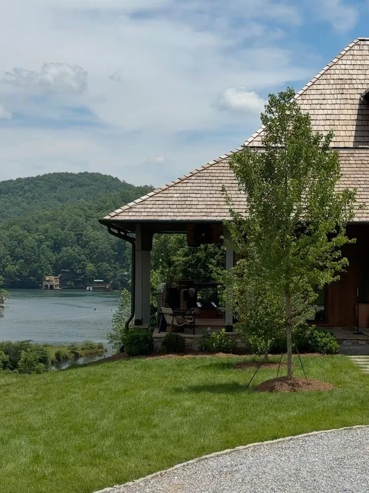 In case you missed it...a visit to the Lake Burton Showhouse this weekend has us officially dreaming of lake house life!

#interiordesigner #atlantainteriors #atlantainteriordesign #atlantadesigner #interiordesignlife interior design, southern design