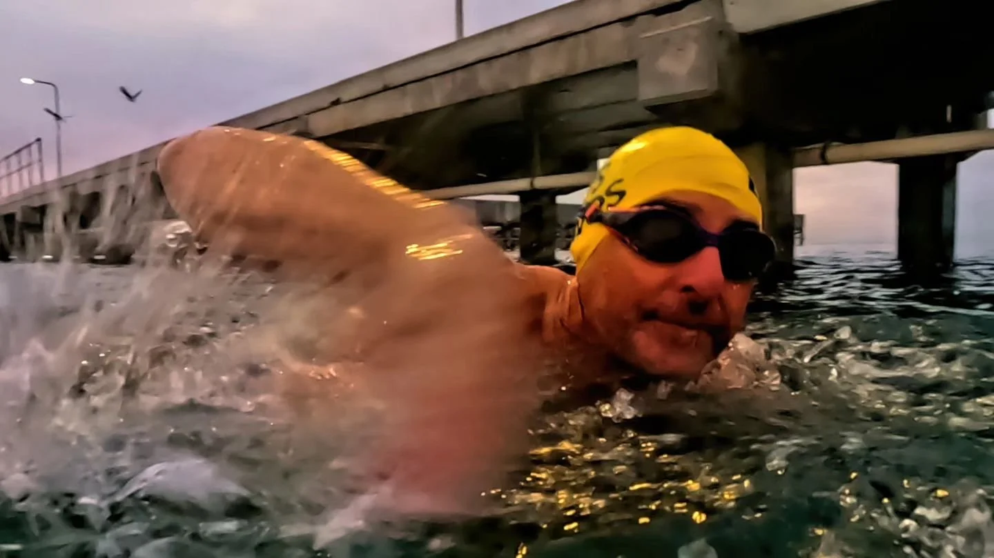 "Desira is not enough, ..you gotta do!" - the desired man.
*Brighton 08-12 06:23 sea=11.0c  air=3.6c  wind speed=0 wind gusts=0 direction=CALM
 https://ozswims.co

#brightonicebergers #brightonvictoria #allswimsau 
#melbourneopenwaterswims 