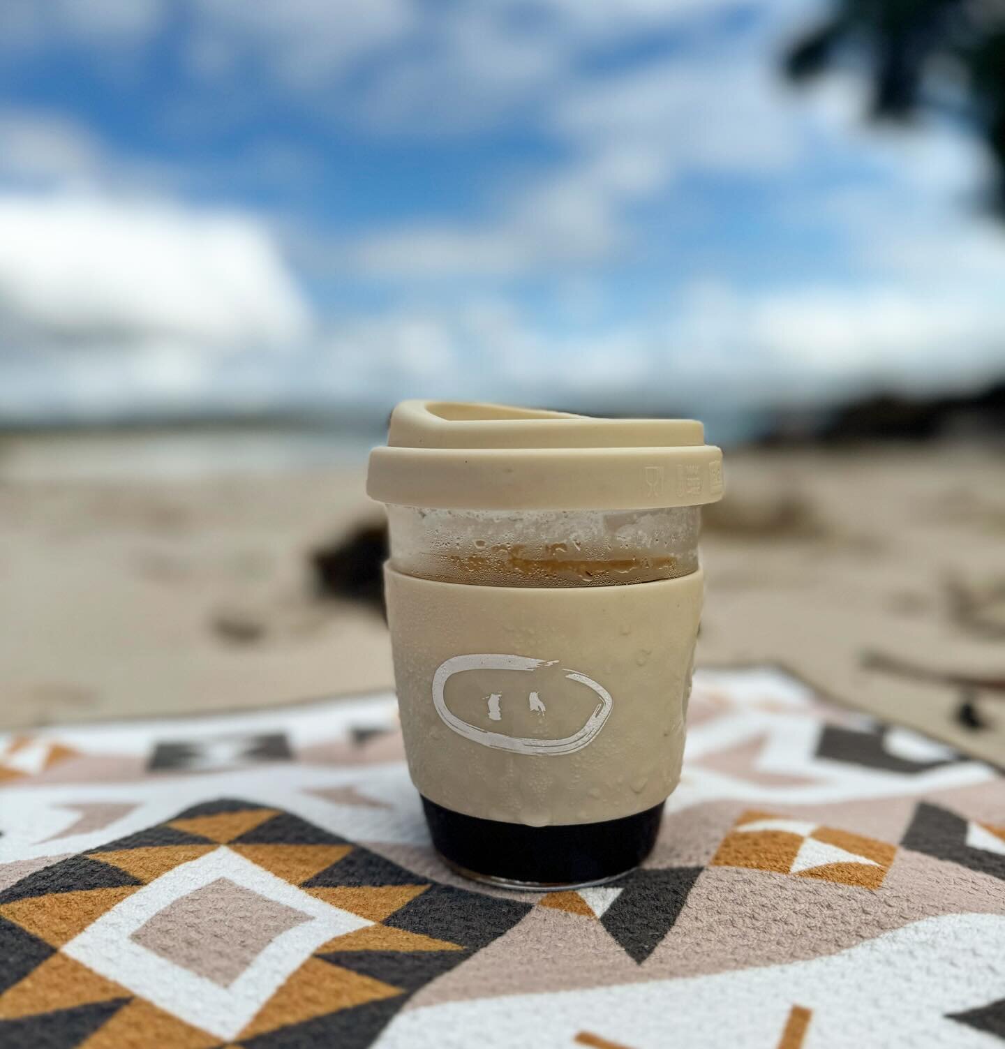 &bull; mornings in the Bay are getting a little cooler, but lucky for us we still get to enjoy some beach days! Grab a coffee &amp; treat before you head off &bull; 

#huskisson #jervisbay #shoalhaven #cafe #beach #nsw