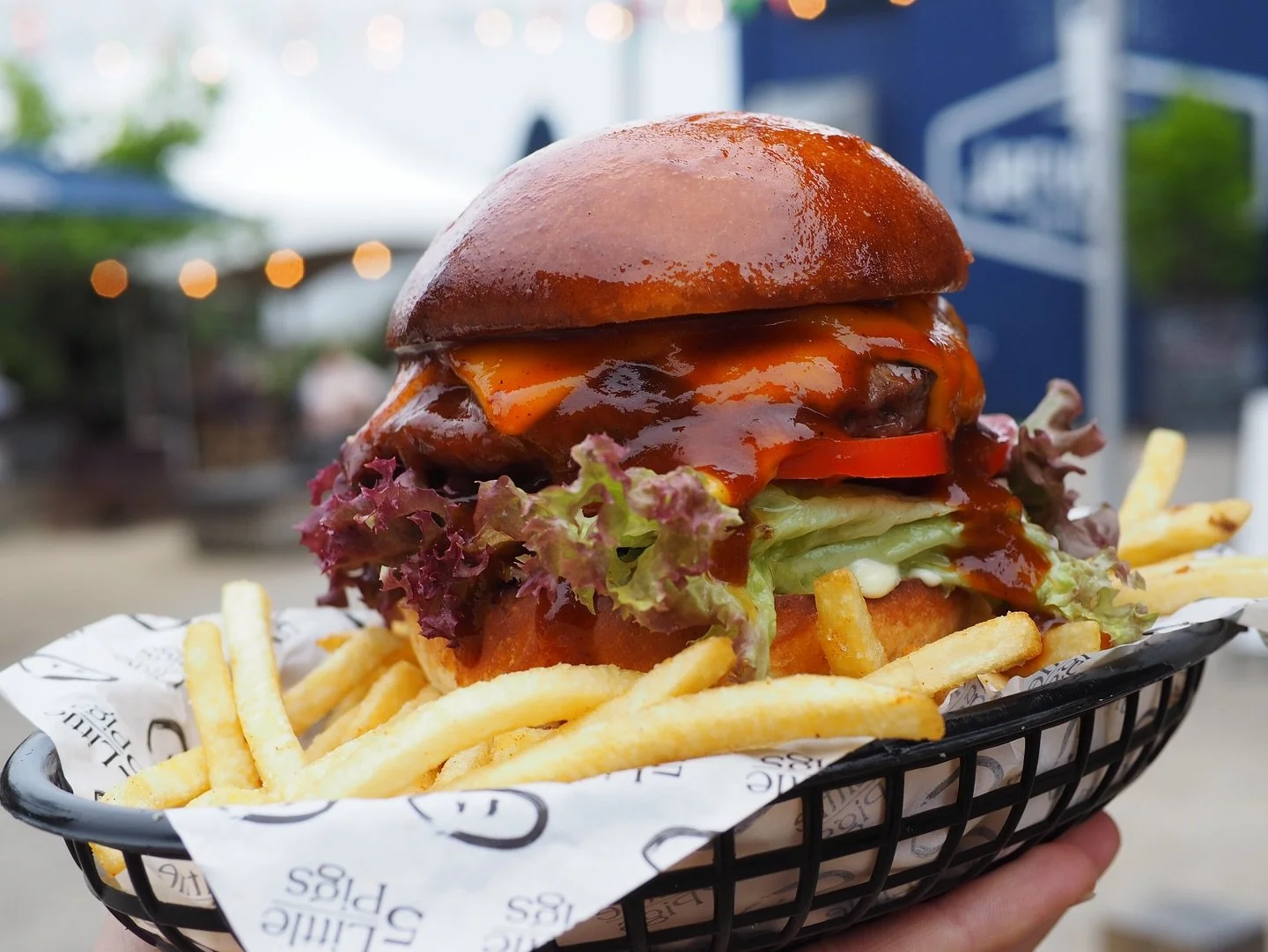 &bull; burgers &amp; beers @jervisbaybrewing_co for your humpday? &bull; 

Open from 12pm today! 

#jervisbay #jervisbaytourism #huskisson #shoalhaven #nswtourism #foodtruck #brewery #burger