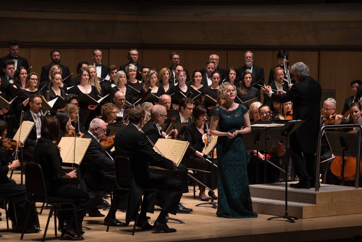  “Charging out of the gate with a bang instead of a whimper, the Canadian ensemble, along with Carla Huhtanen and the Wiener Singakademie,&nbsp;opened with Boulez’s&nbsp; Le Soleil des eaux . Hutanen’s soprano spoke clearly throughout her range and l