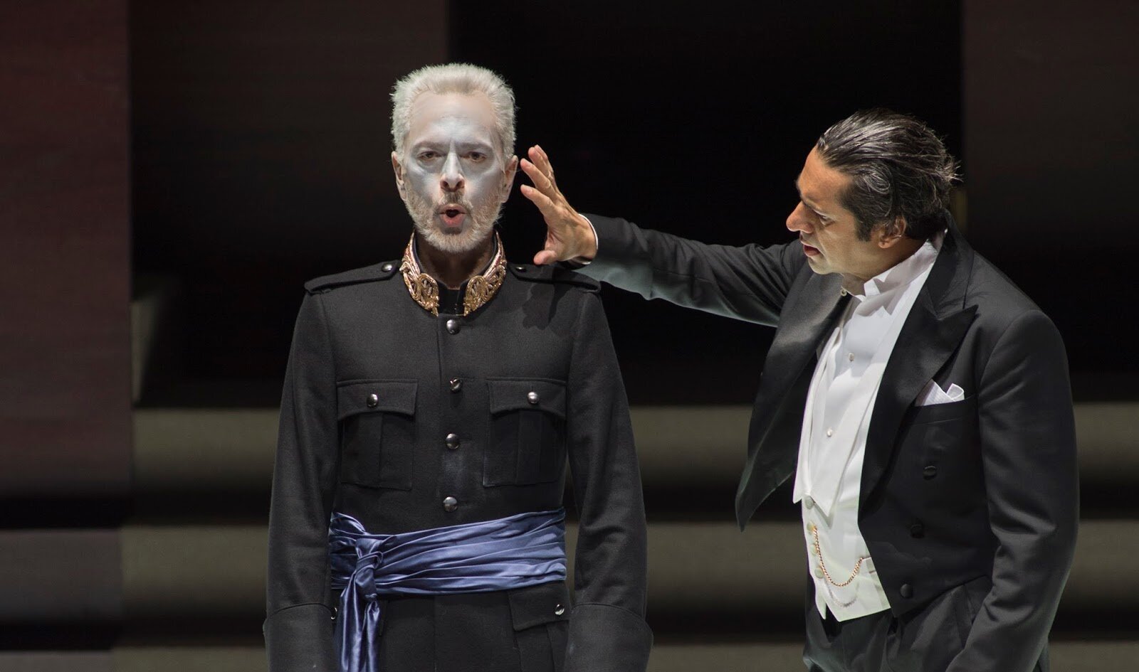  “Alain Coulombe, whose voice resounds as powerfully as a grand pipe organ, delivers a statuesque Commendatore.”** [ Don Giovanni , Salzburg Festival] Drehpunktkultur.at, Heidemarie Klabacher 