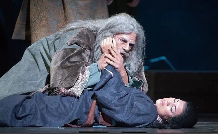  “...a superior sound if ever there was one to be heard from a bass." [ Rigoletto , Baltimore Opera] DC Metro Theater Arts  