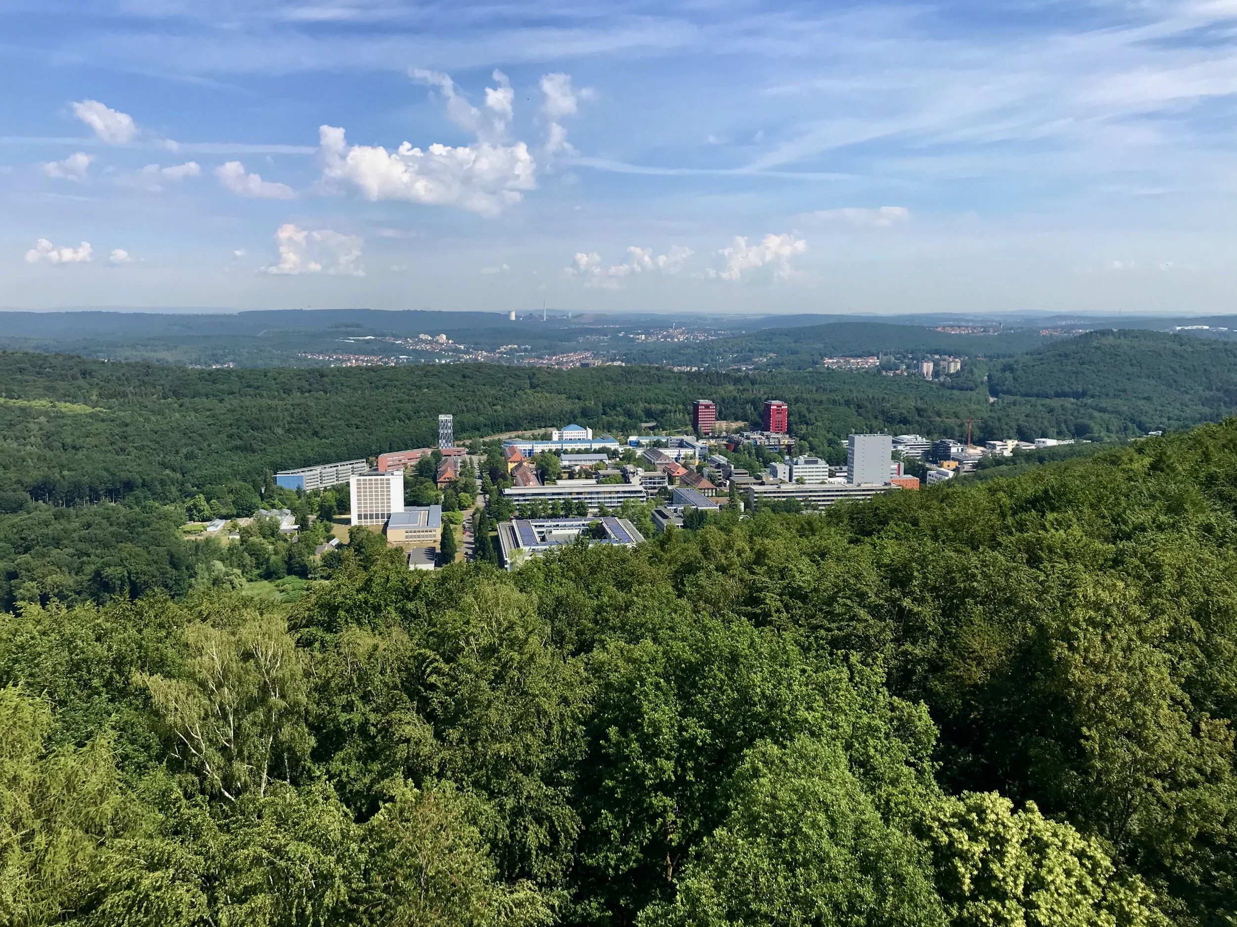 Blick auf die Universität des Saarlandes vom Schwarzenbergturm aus