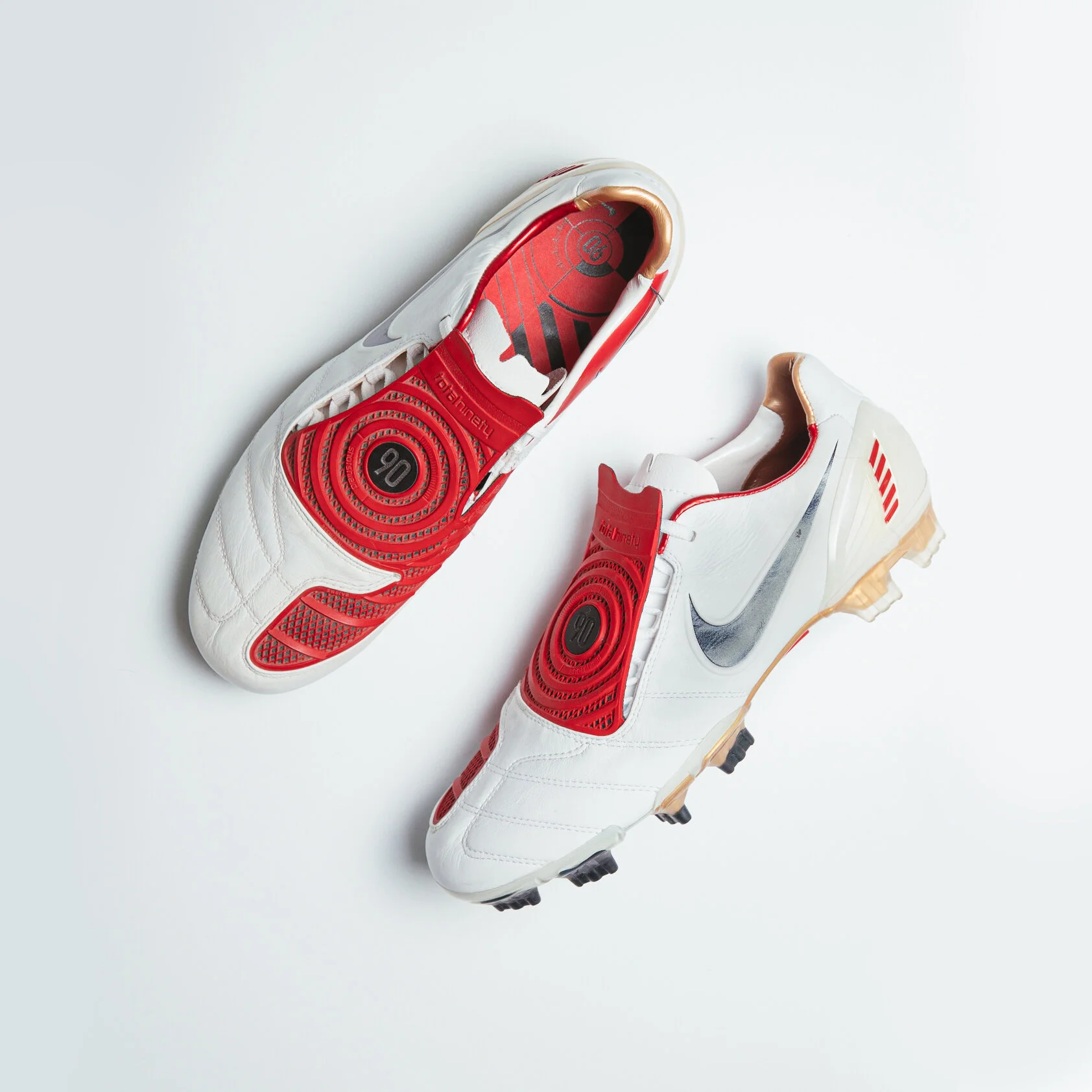 nike total 90 laser 2