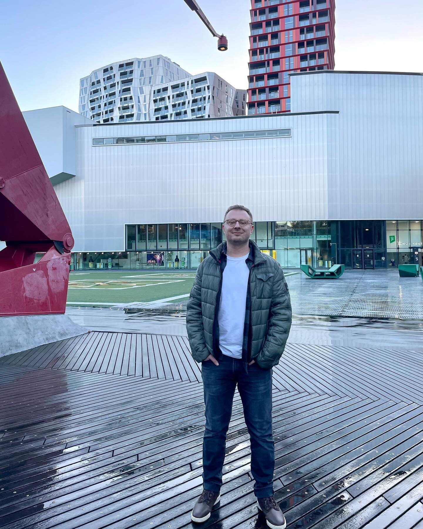 THROWBACK TO ROTTERDAM 🇳🇱

EN/ A month ago, I had the honor of playing a concert in Rotterdam. Once again, I really enjoyed rhe city. It is just so innovative. There are many unusual buildings like the cube houses. The architect tilted the cube of 