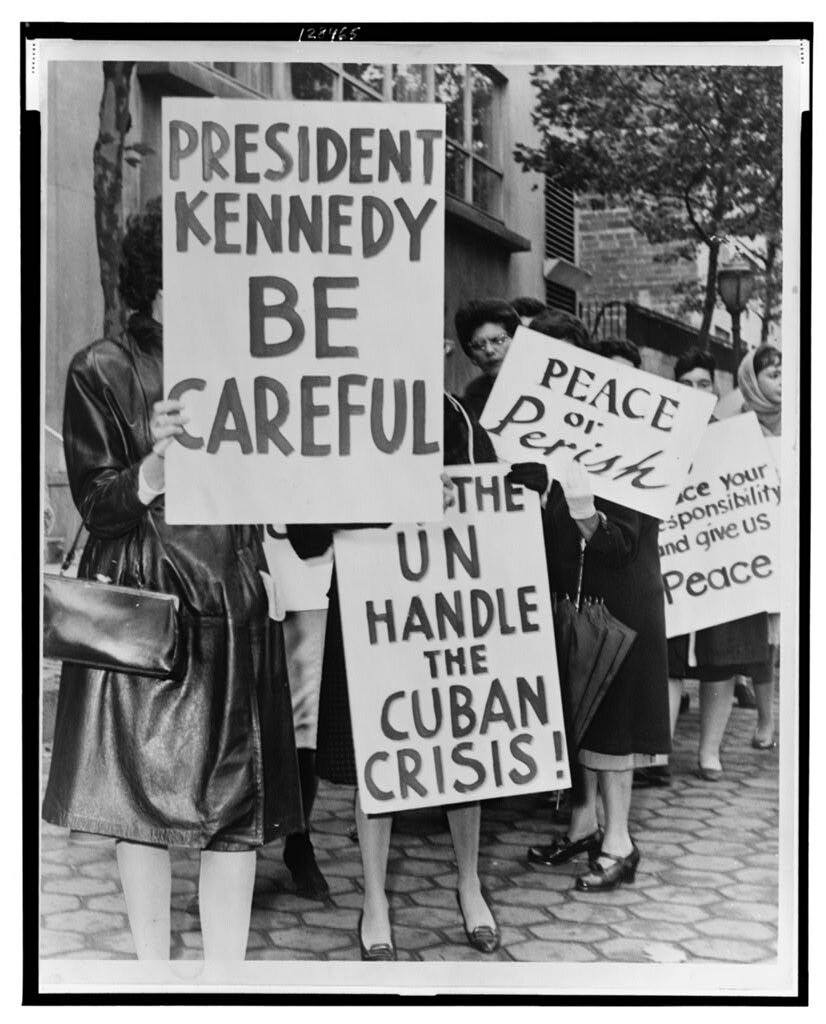Peace protestors in the US, October 1962