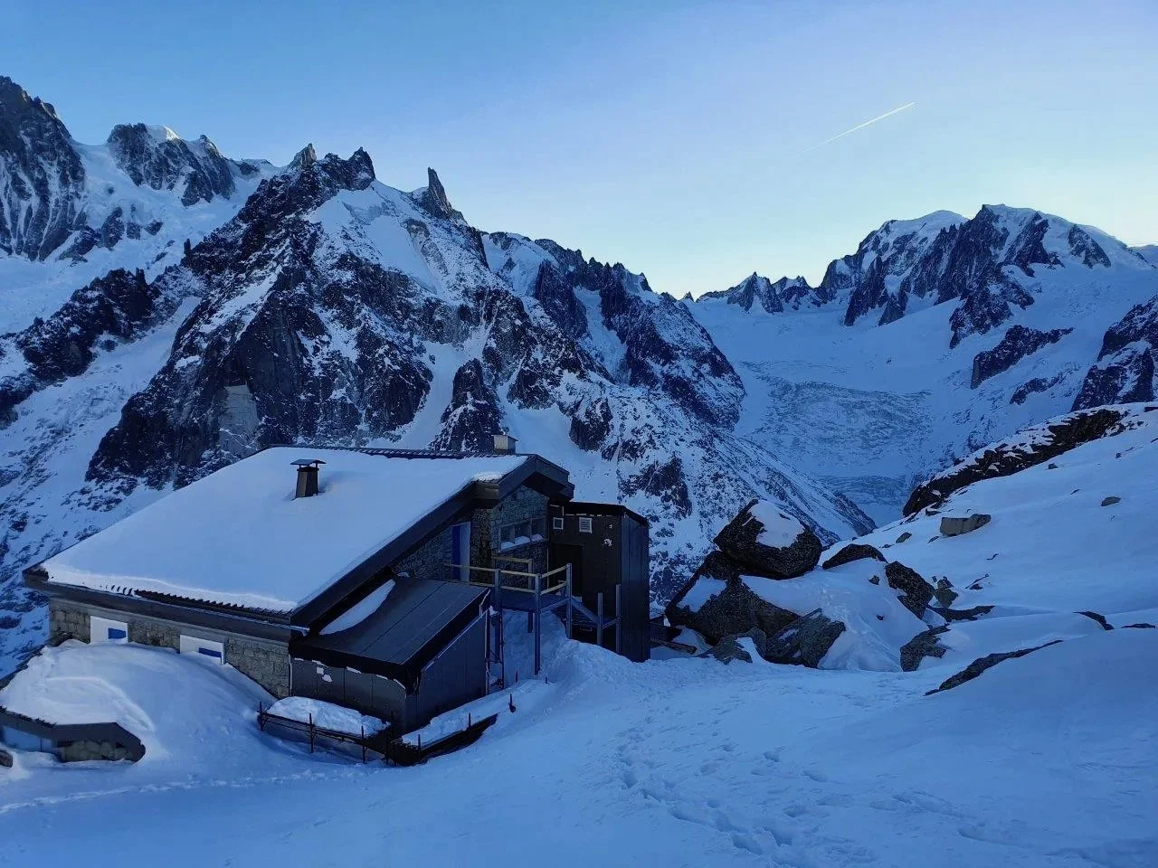 Couvercle Refuge, Glacier de Talefre, Chamonix, France (photo: Combloux Tourist Office)