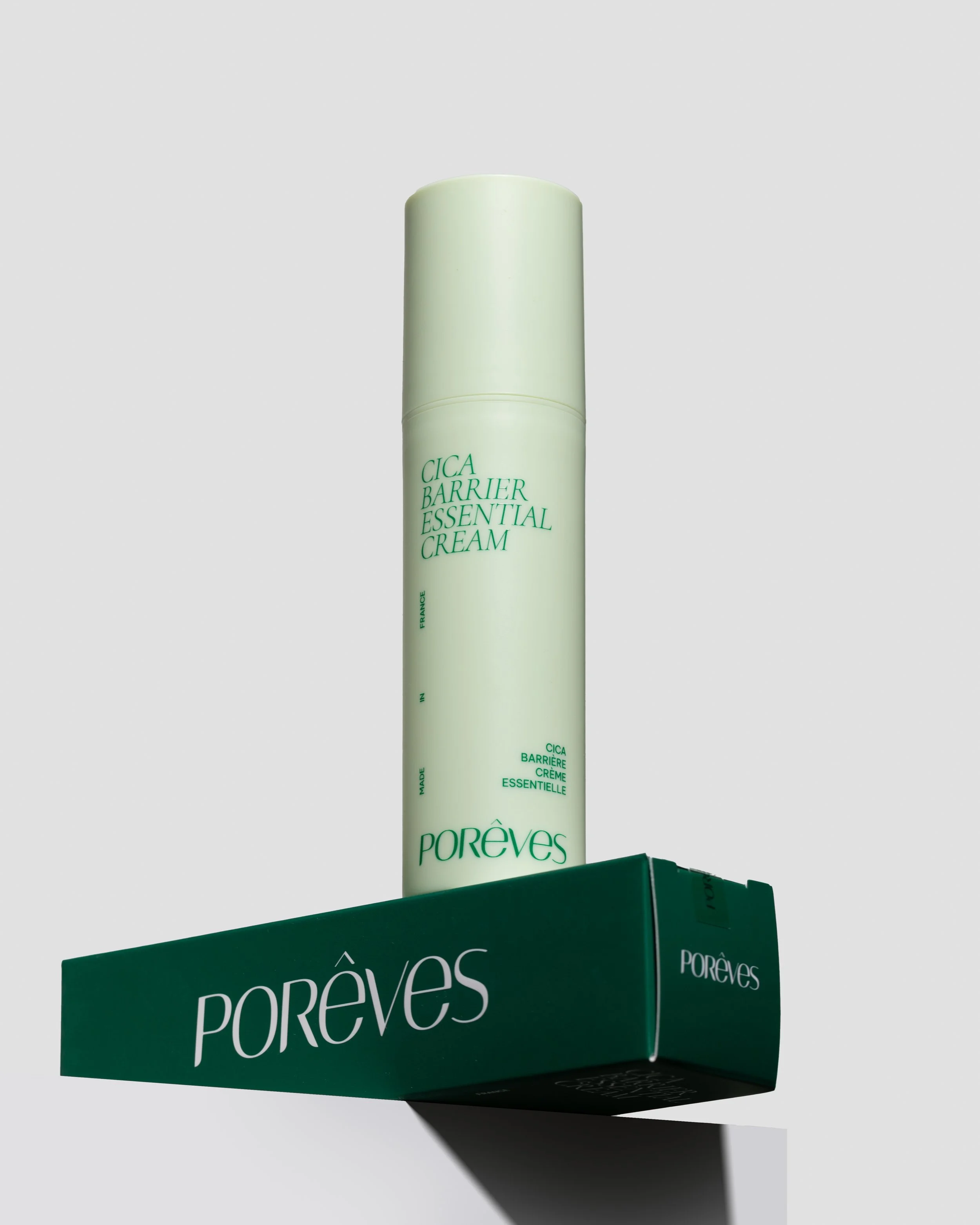 Design minimaliste de la crème hydratante Porêves