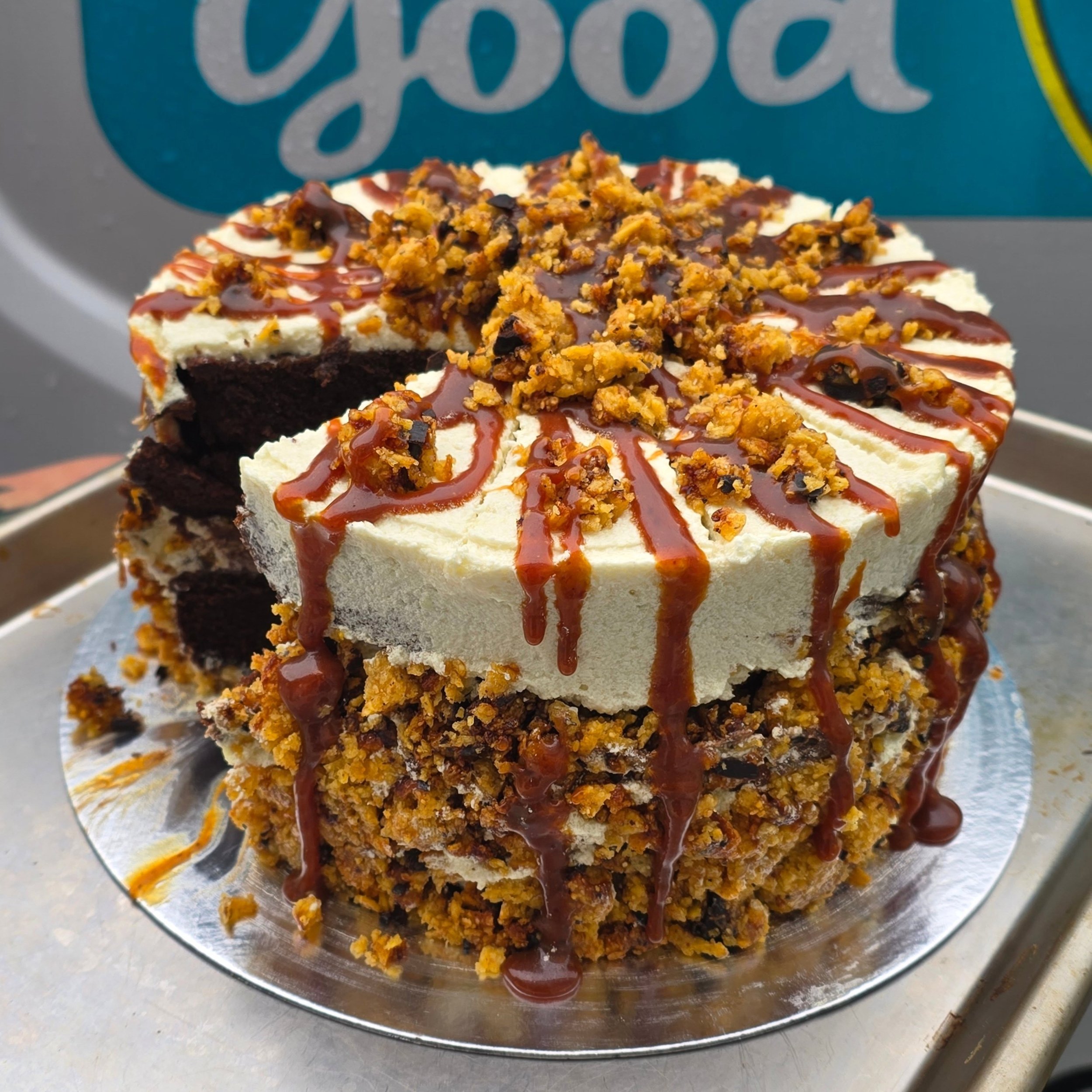 Made these two zero waste, vegan, glutenfree beauties today. The first is a masa miso caramel, corn crackle toffee cake. Made miso from left over masa a few years ago, and it's been fermenting away beautifully. It adds a delicous funk to the salted c