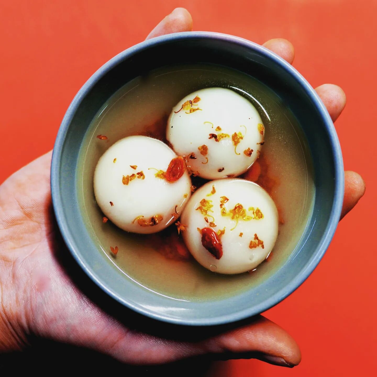 Tangyuan (元宵) symbolizes togetherness and completeness.

Tangyuan is traditionally eaten during the&nbsp;Lantern festival ( TODAY!!) which falls on the first full moon in February. People eat Tangyuan for good luck and hopes of filling their life wit