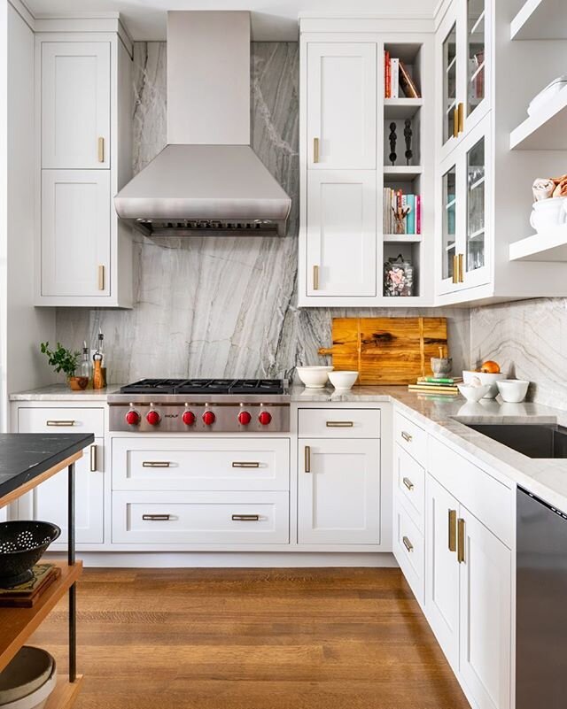 A little quartzite up the wall to inspire the chef.  Read more about our Church Hill addition project in this month&rsquo;s @rhomemag - &mdash;

Photo Credit: @ansel_olson
Custom Cabinets:  @martin_star_cabinetry
Hardware: @forge_hardware
Appliances: