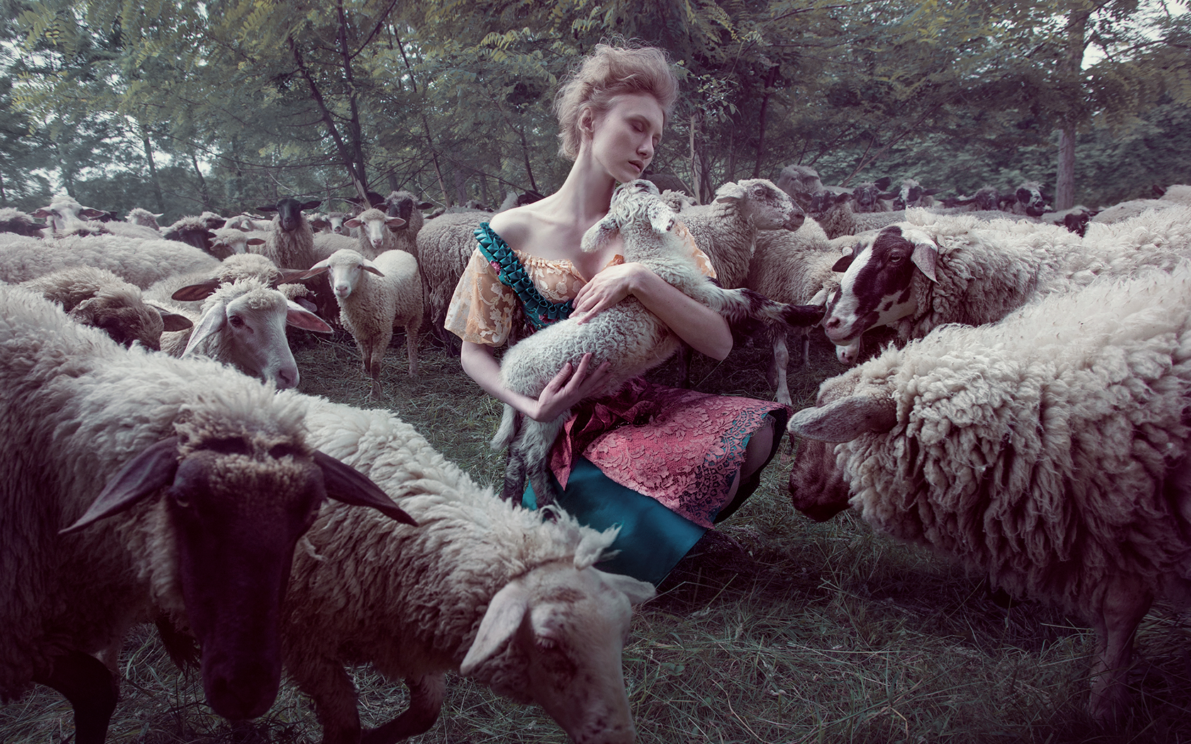 shepherdess dirndl tracht reine seide oktoberfest wiesn zauber