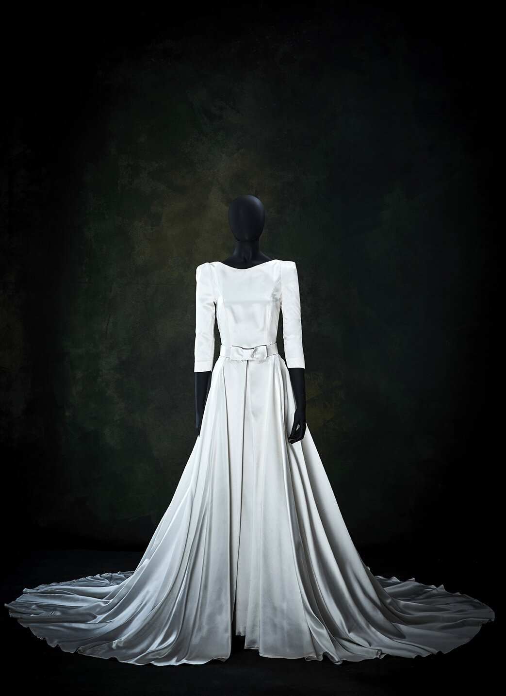 Brautkleid mit separatem Überrock klassisch elegant